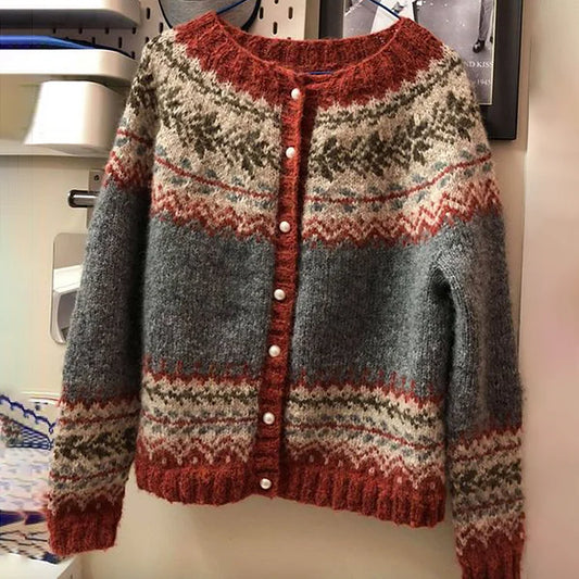 Abigail – Żakardowy Sweter Zapinany na Guziki w stylu Vintage Fel Island